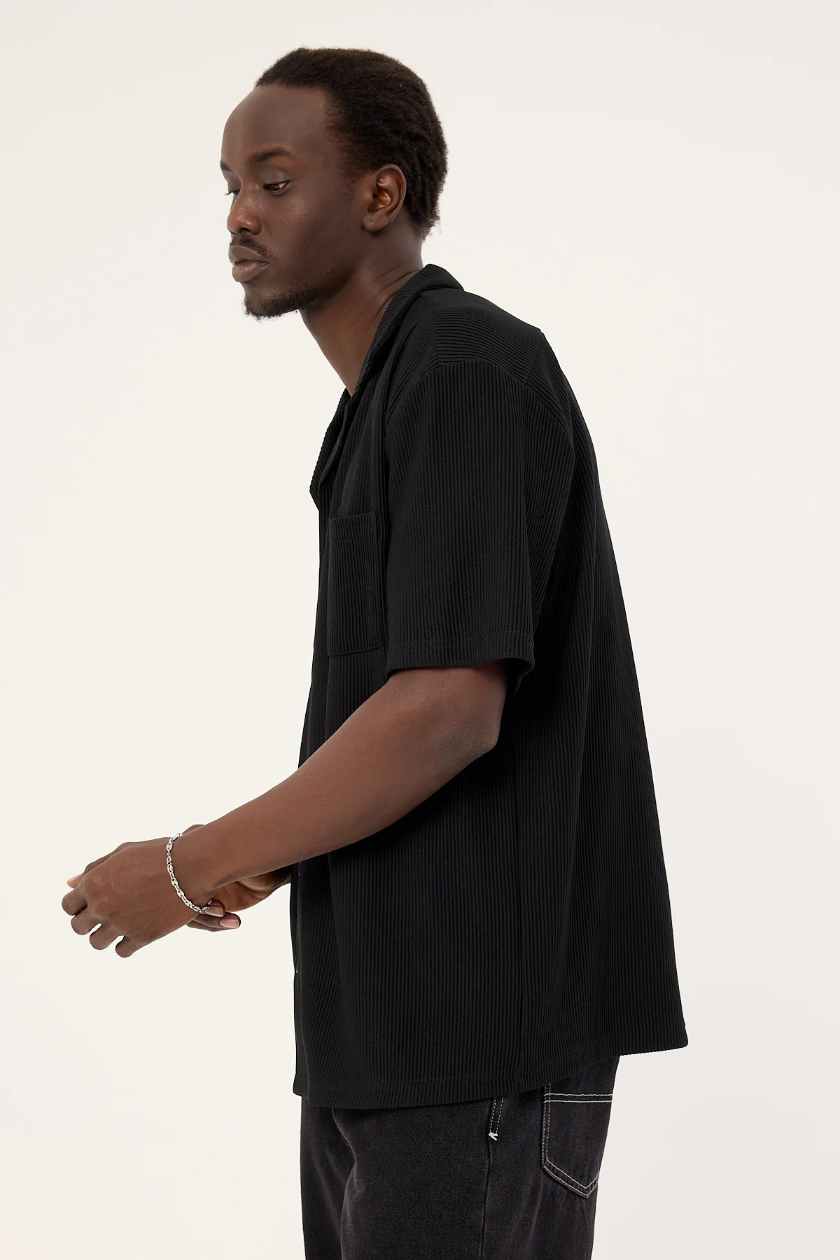 Common Need Austin Pleated Resort Shirt Black - Image 4