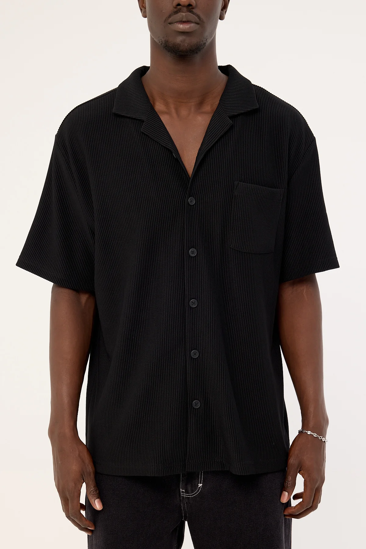 Common Need Austin Pleated Resort Shirt Black - Image 6