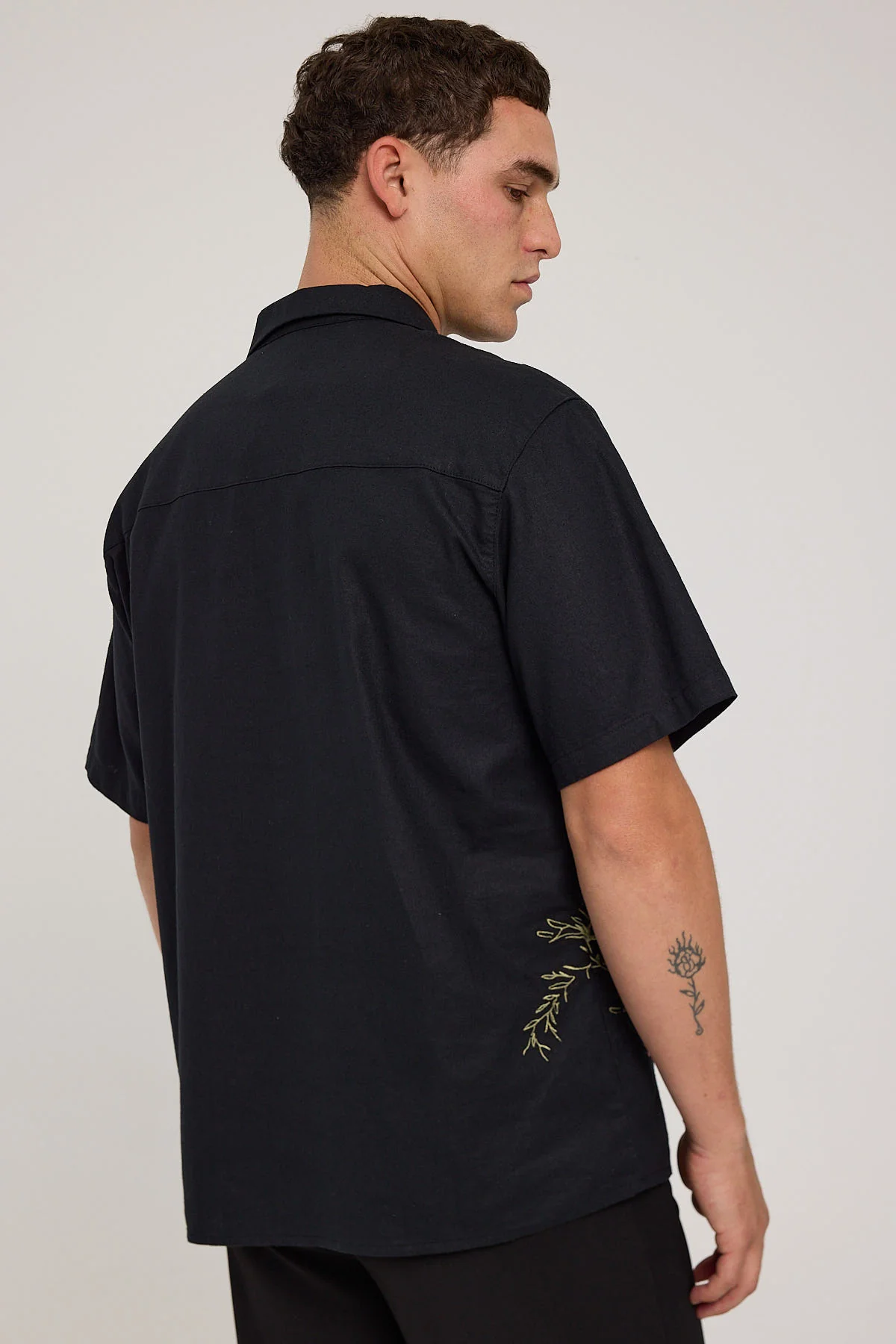 Common Need Posy Embroidered Resort Shirt Off Black - Image 4