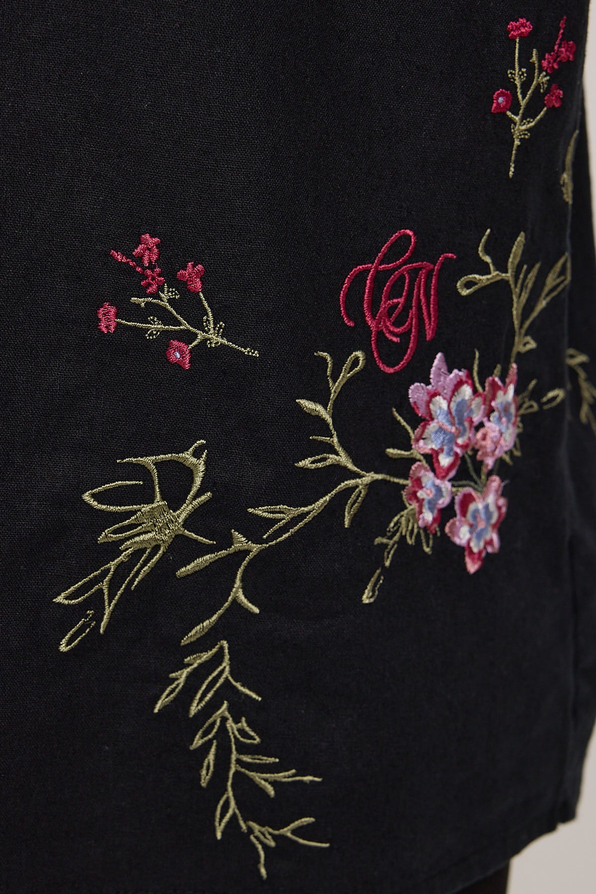 Common Need Posy Embroidered Resort Shirt Off Black - Image 5