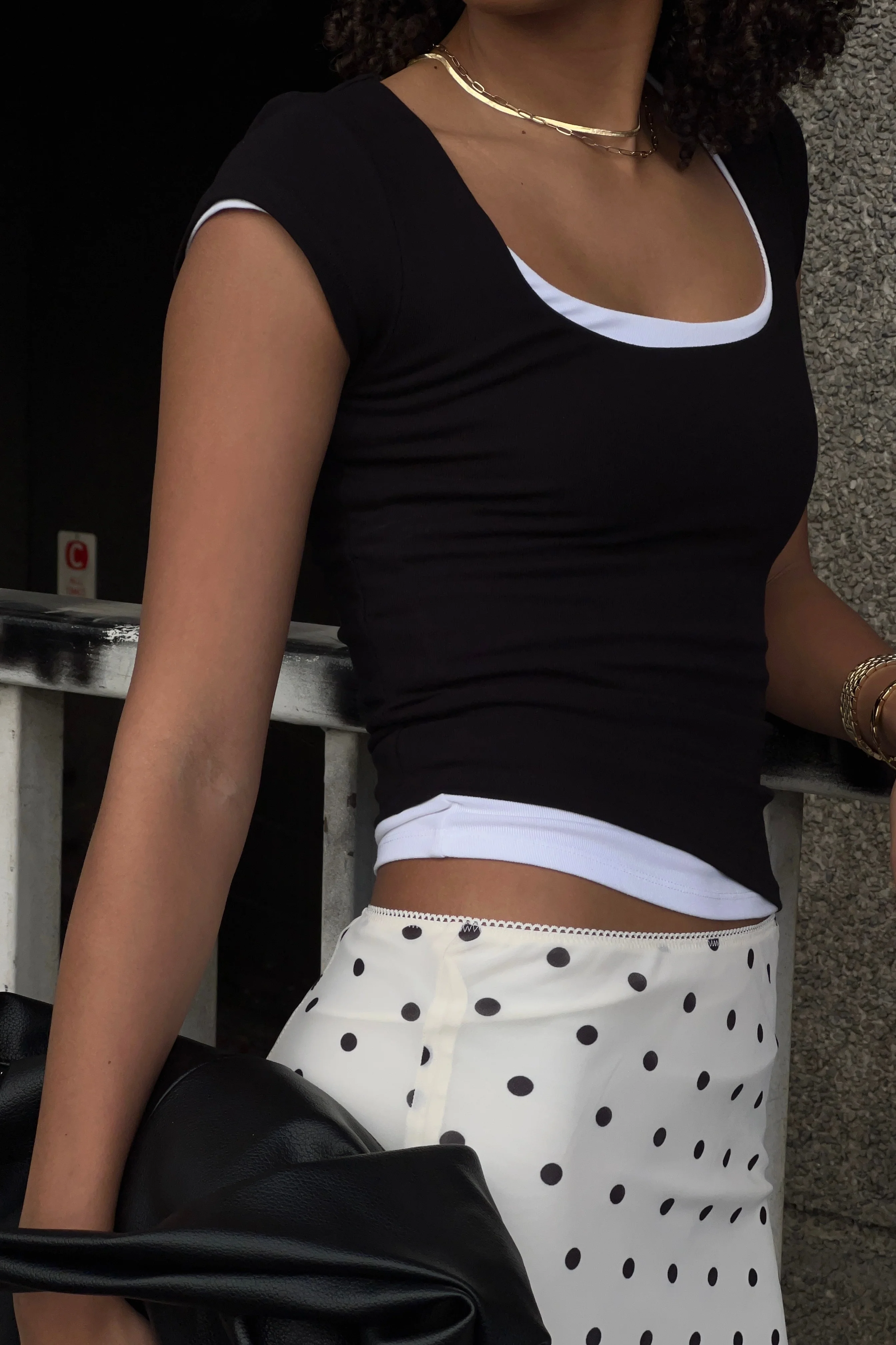 L&t Cap Sleeve Scoop T-Shirt Black - Image 5