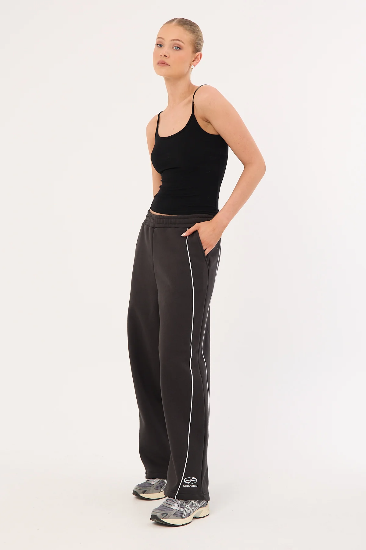 Neovision Oscillate Baggy Sweatpant Black - Image 9